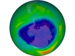 Ozon tabakasındaki delik küçülüyor 