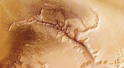 Mars ın su vadisi görüntülendi!